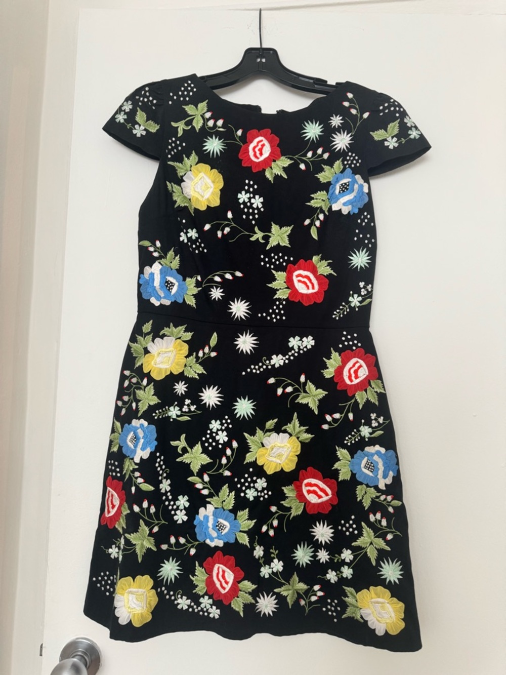 Alice + Olivia Black Floral Embroidered Fit-and-Flare Dress